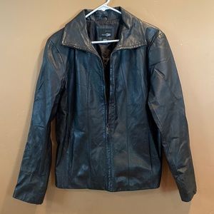 Gorgeous Black Leather East 5th Jacket in size Large 🪶